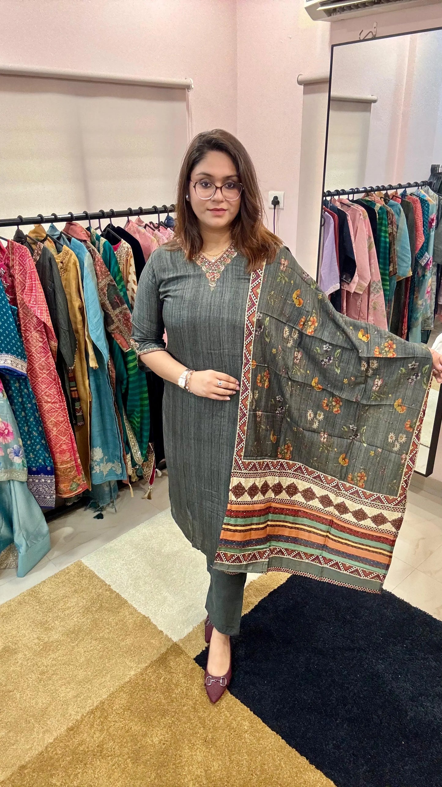 Women Pure Muslin Readymade Suit Set Reyshaa