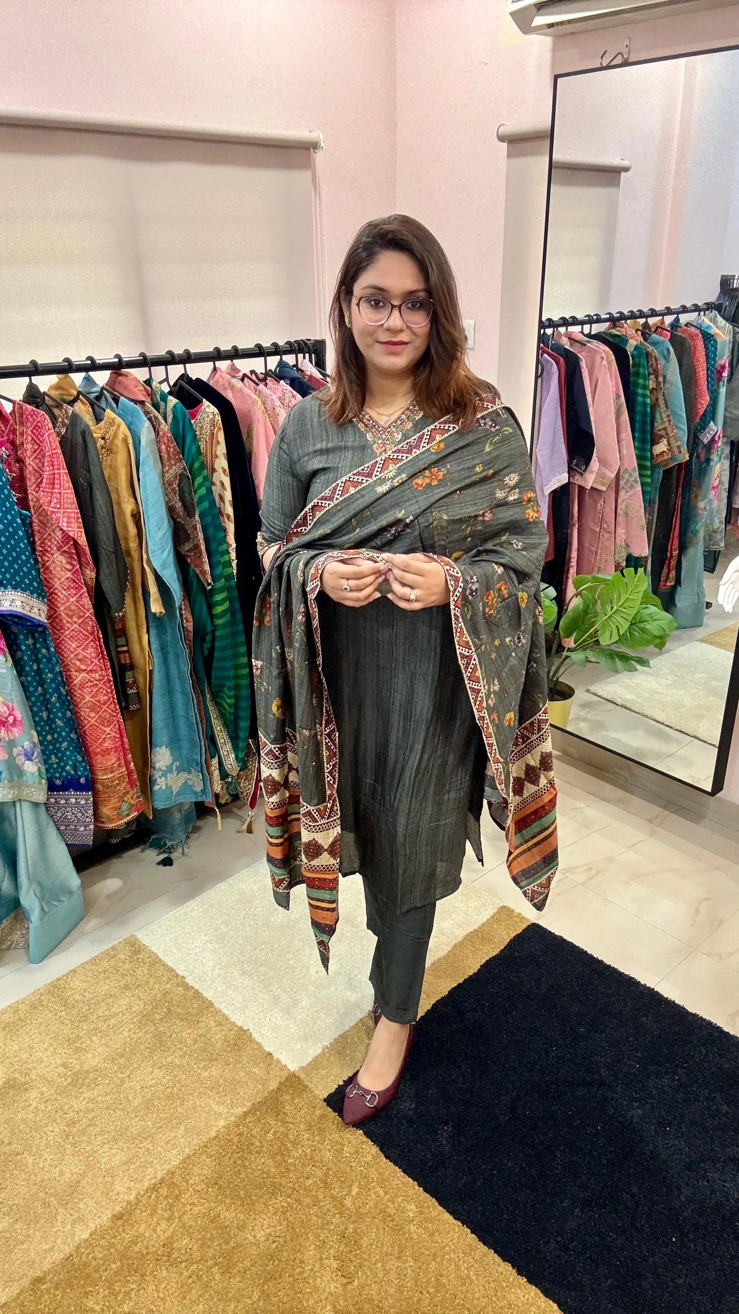 Women Pure Muslin Readymade Suit Set Reyshaa