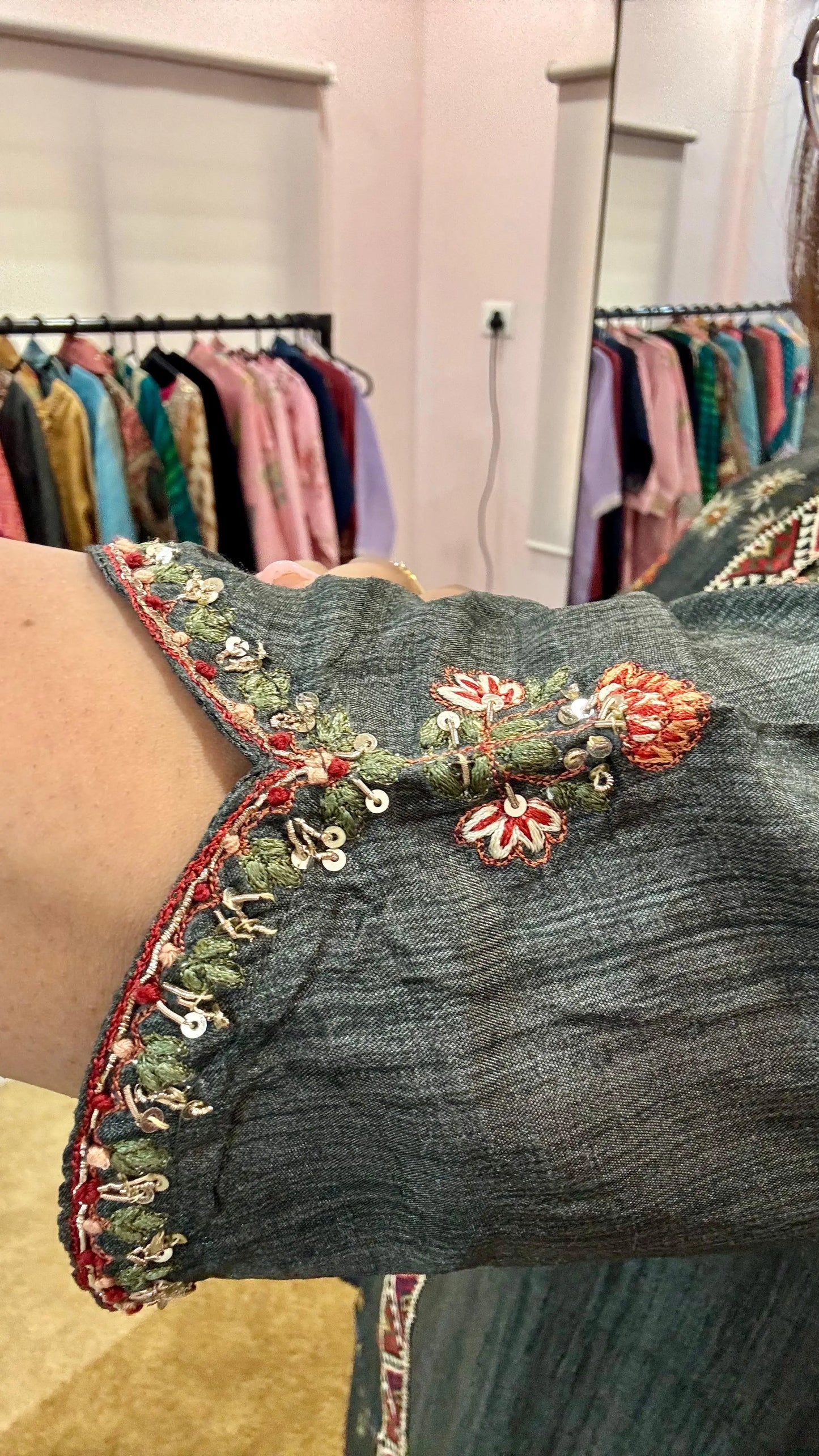 Women Pure Muslin Readymade Suit Set Reyshaa