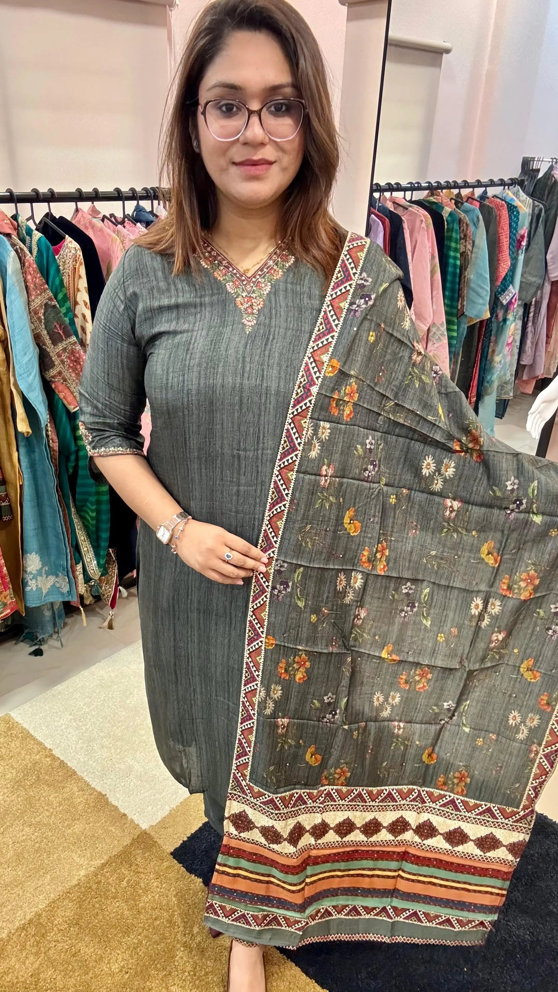 Women Pure Muslin Readymade Suit Set Reyshaa