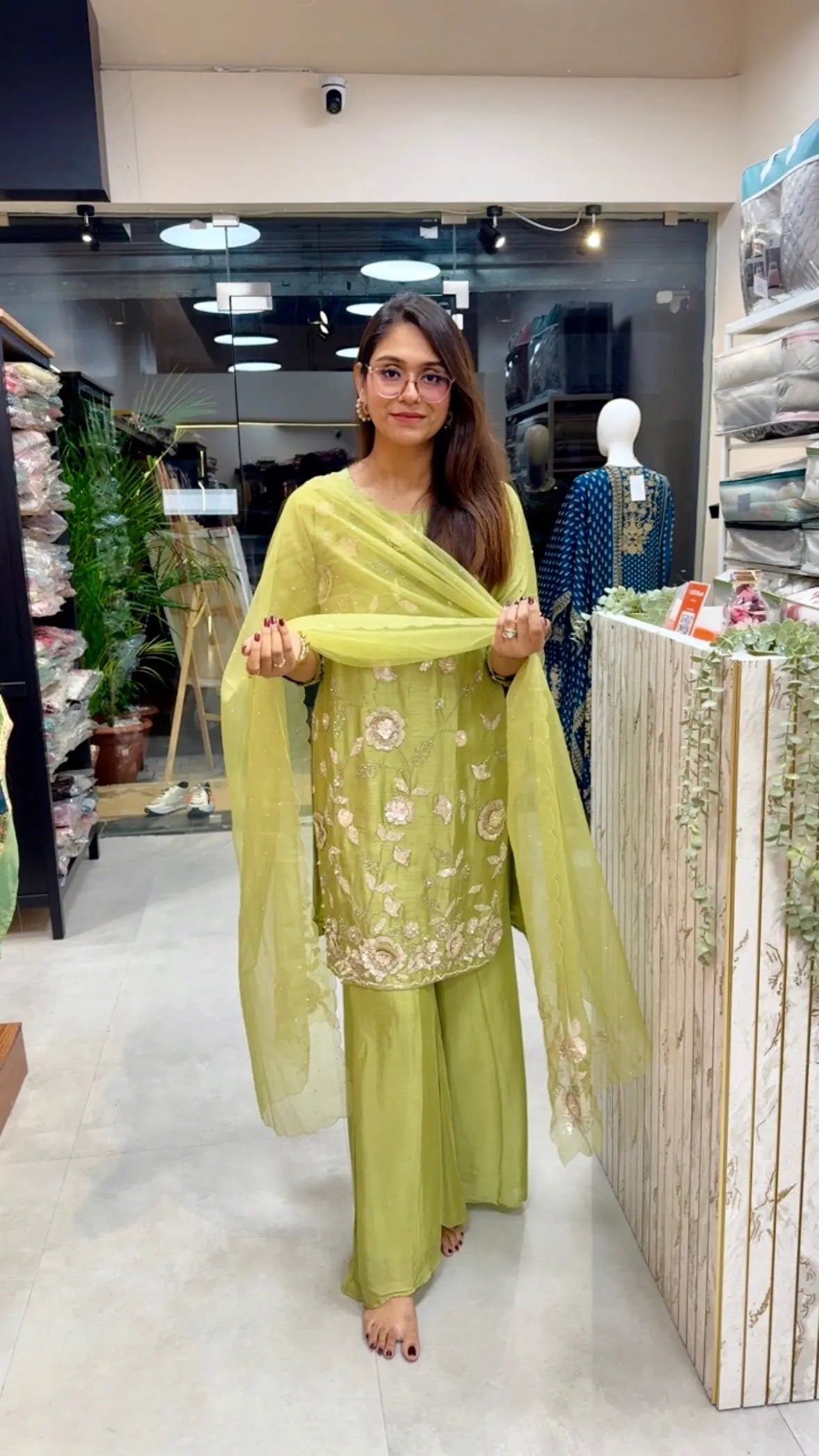 3D Appliqué Handwork Pakistani Suit Set with Plazo Pants Reyshaa