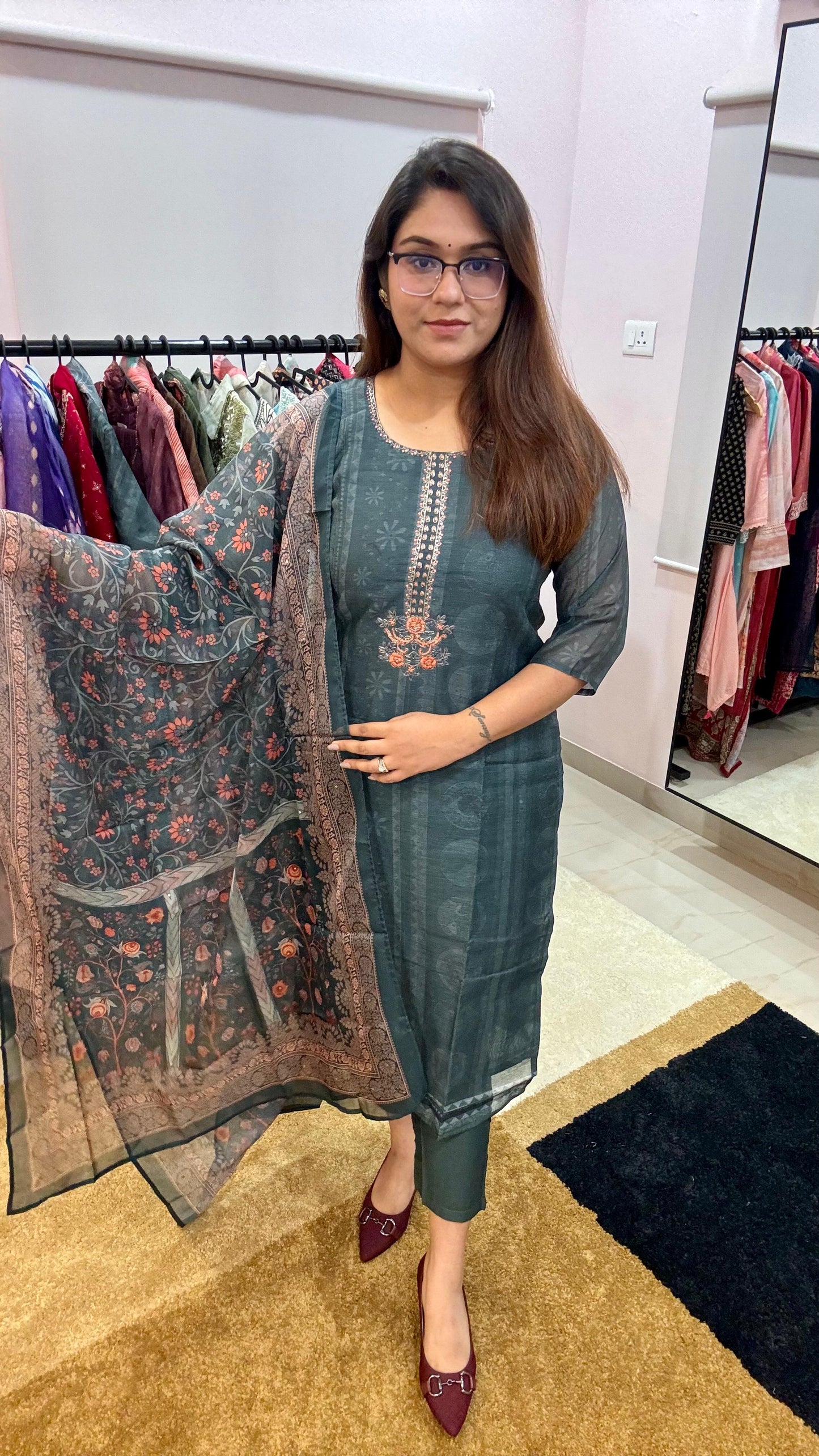 Women Maheshwari All Over Self Print Readymade Suit Set