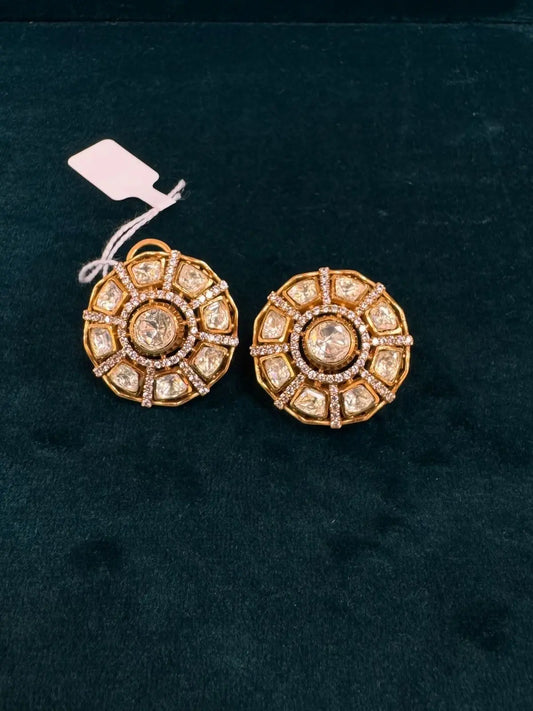 Evergreen Kundan Stud Earrings with Sparkling AD Stones. Reyshaa