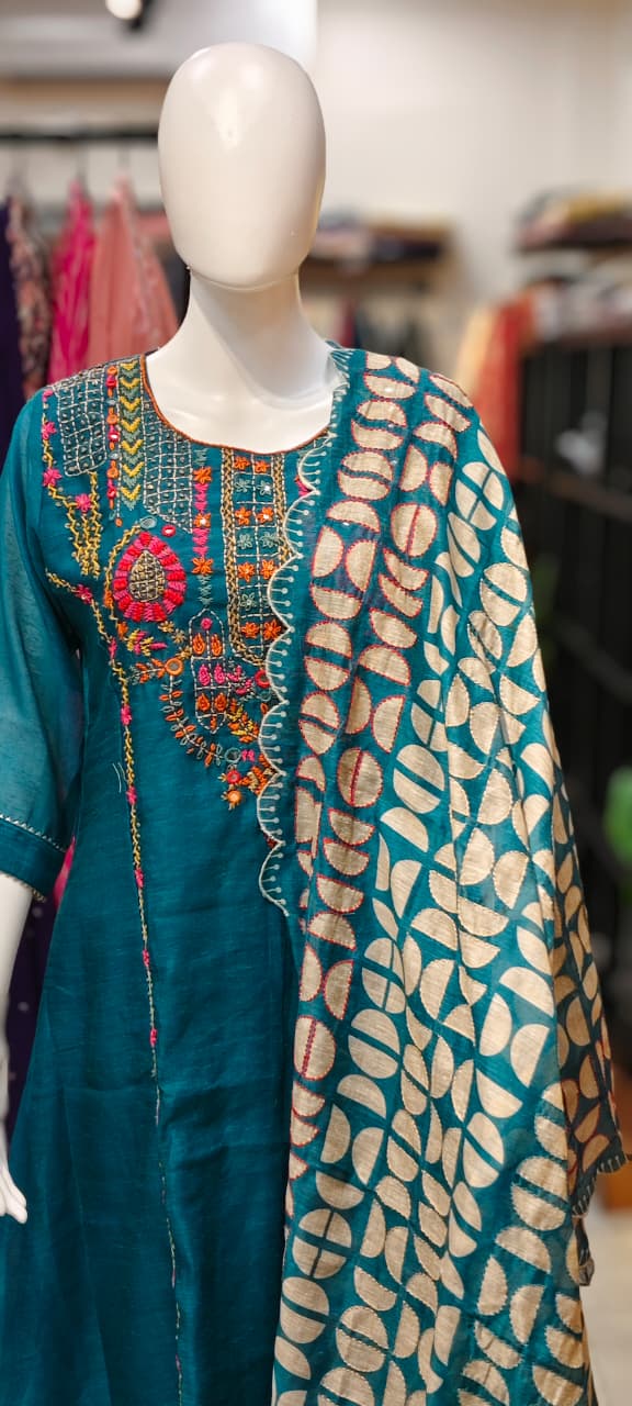 Kantha embroidery linen A line suit set with Kantha embroidery scalloped dupatta Reyshaa