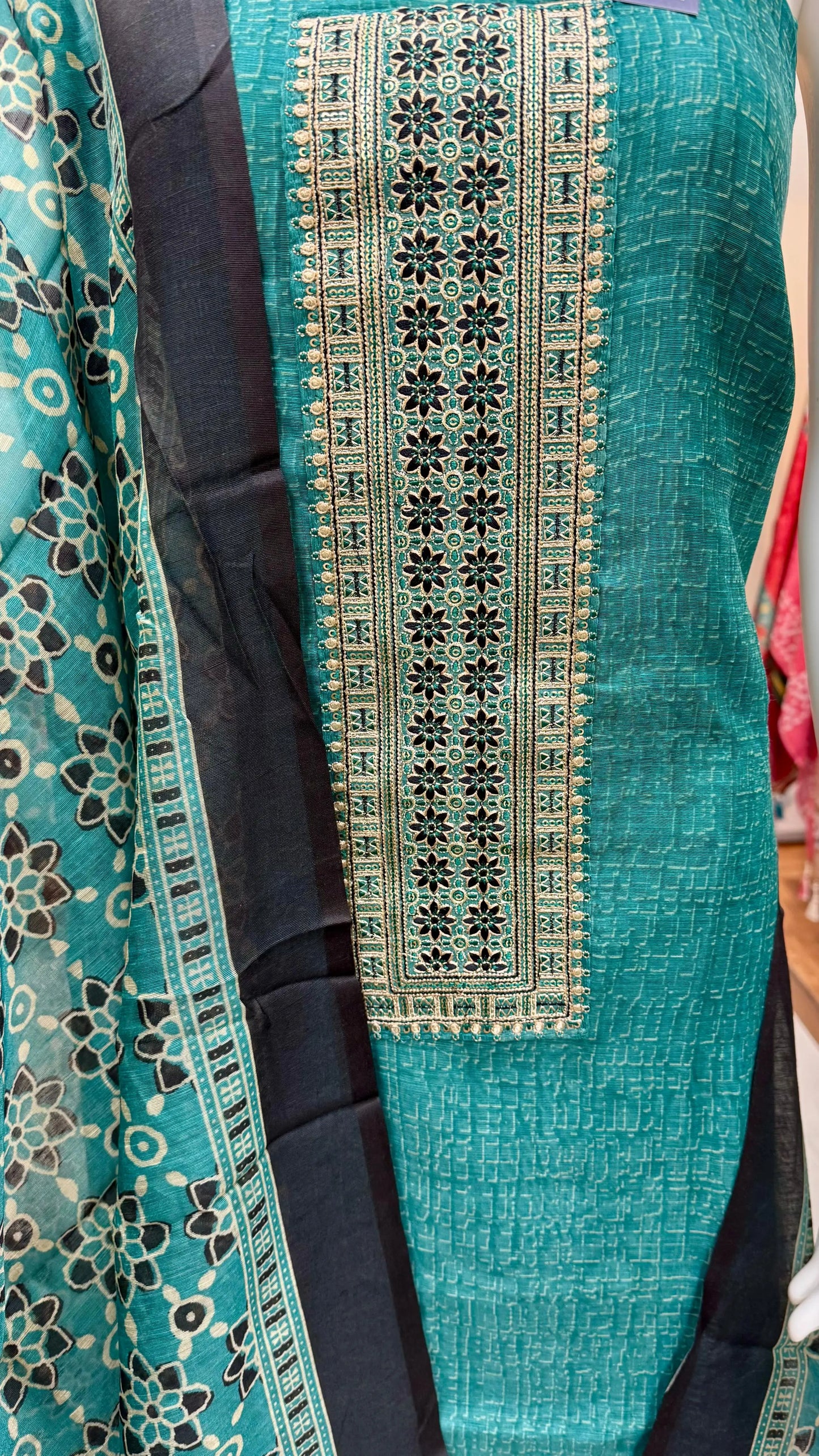Traditional Woven Cotton Dress Material with Intricate Border Work – Unstitched Salwar Kameez Reyshaa