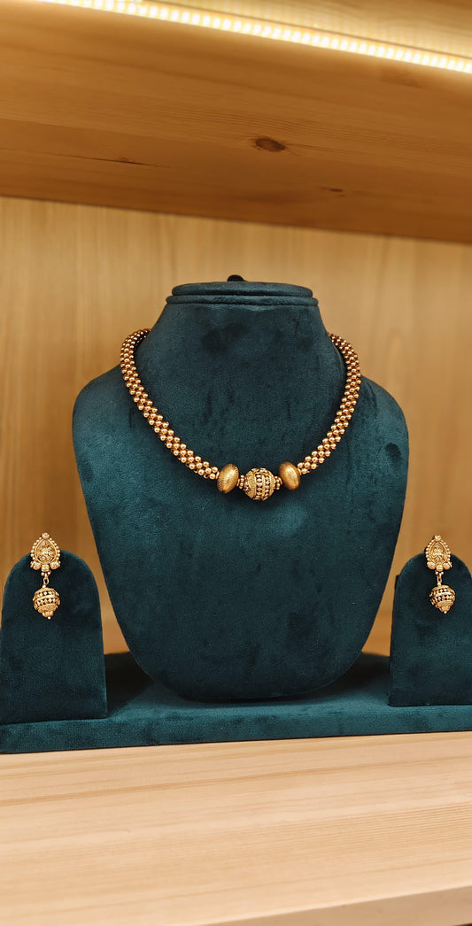 Gold Toned Kanthi Set