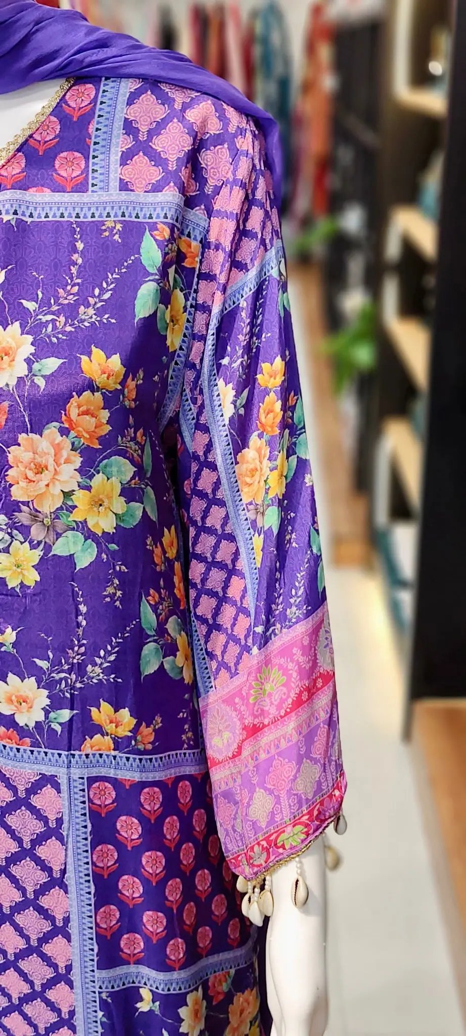 Butter Muslin Karachi Placement-Print Short Kurti with Printed Straight Pants & Shell Tassels Reyshaa