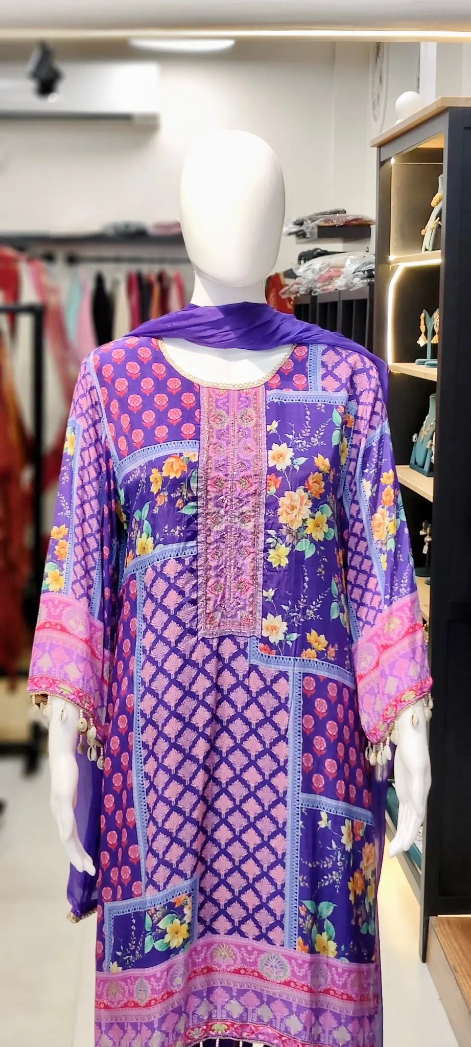 Butter Muslin Karachi Placement-Print Short Kurti with Printed Straight Pants & Shell Tassels Reyshaa