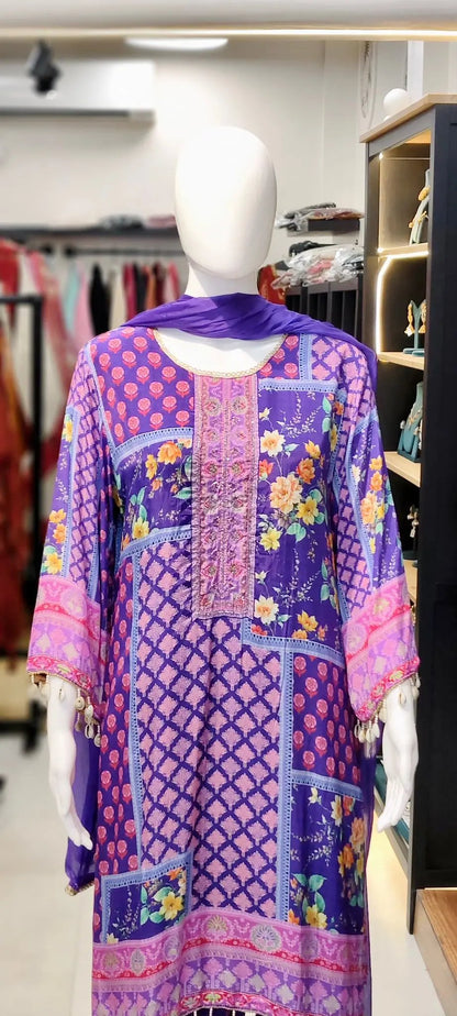 Butter Muslin Karachi Placement-Print Short Kurti with Printed Straight Pants & Shell Tassels Reyshaa