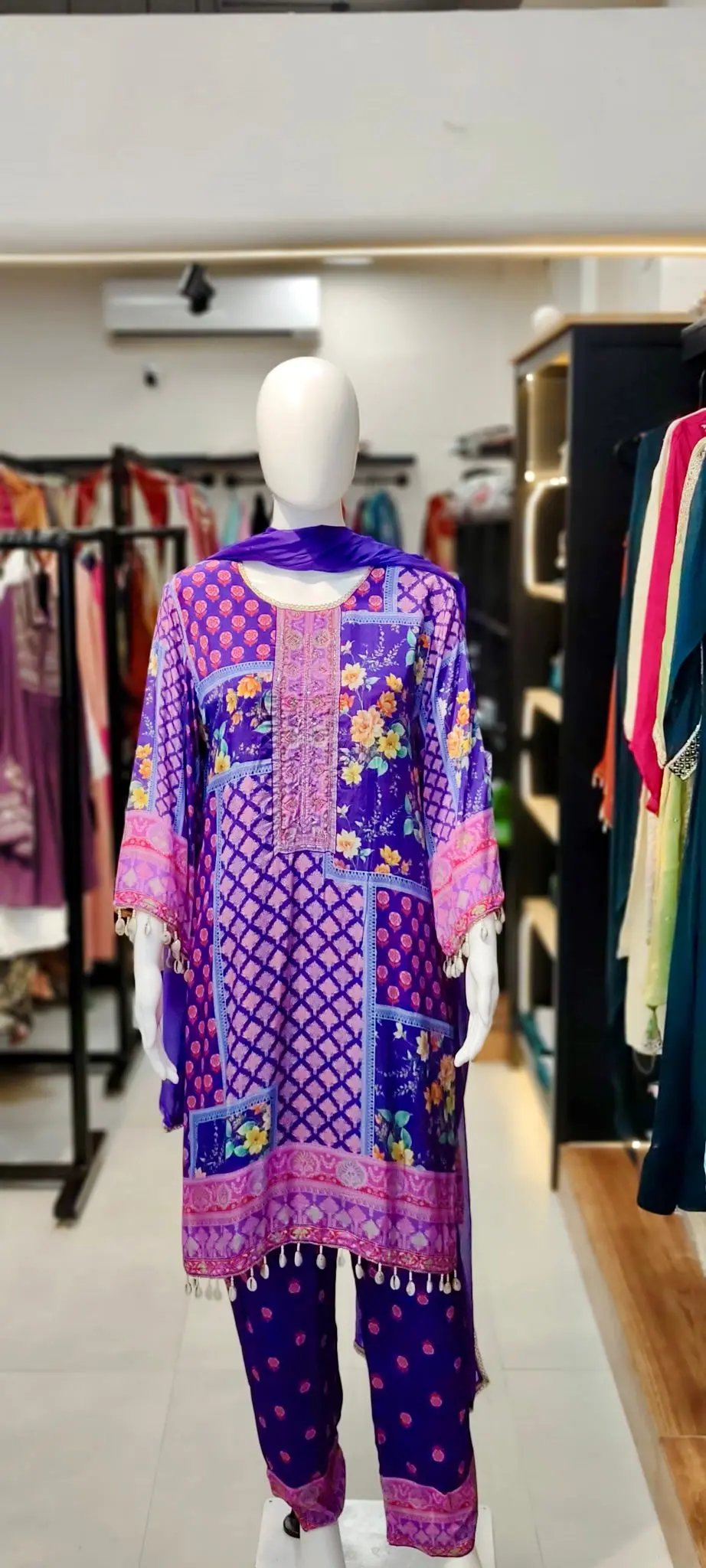 Butter Muslin Karachi Placement-Print Short Kurti with Printed Straight Pants & Shell Tassels Reyshaa