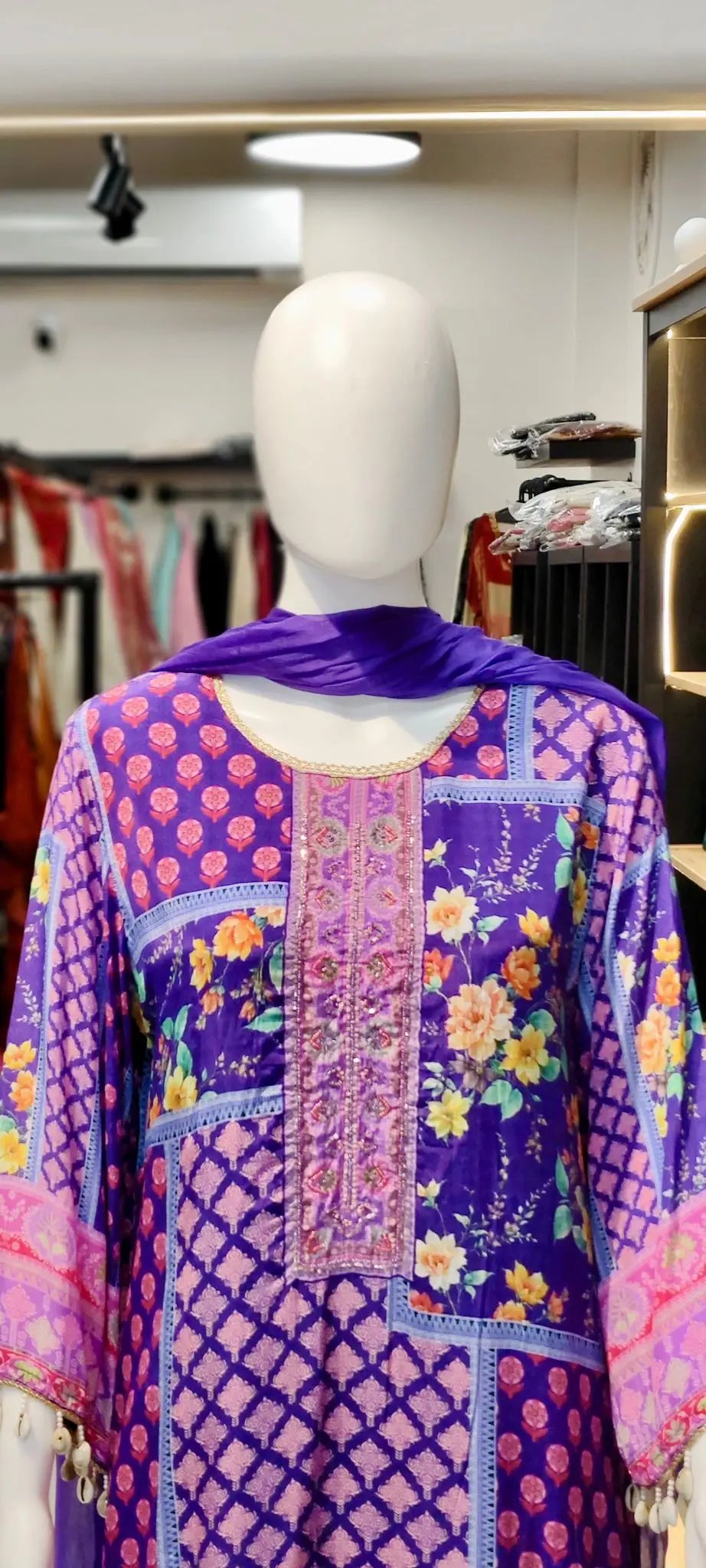 Butter Muslin Karachi Placement-Print Short Kurti with Printed Straight Pants & Shell Tassels Reyshaa