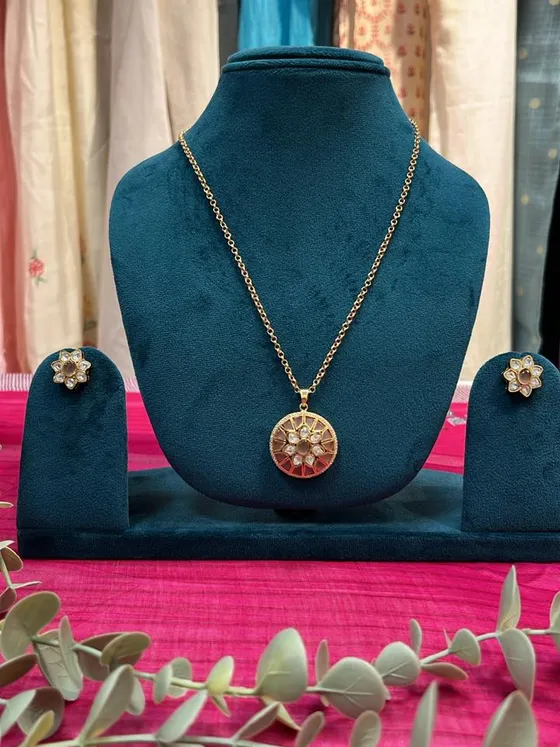 Gold Polki Stone Necklace Set