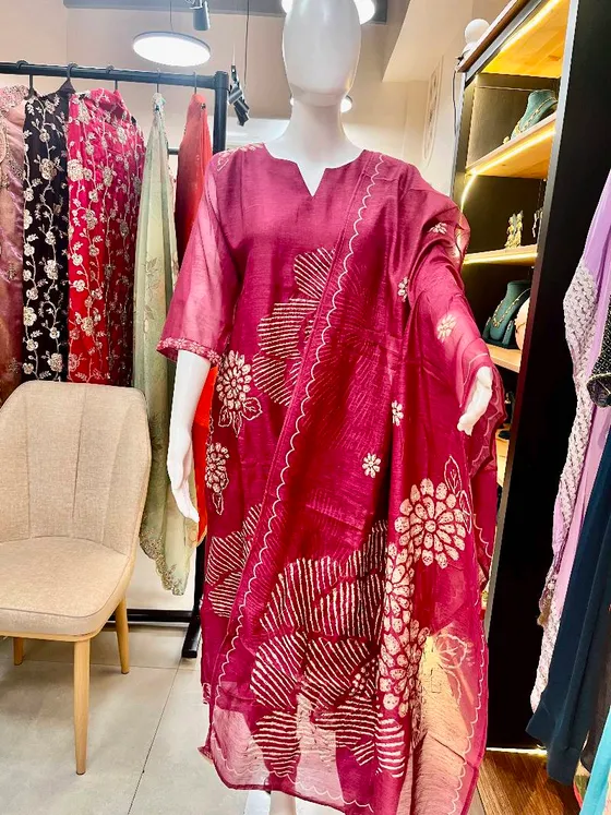 Maroon Zari Printed Straight Suit (R354)