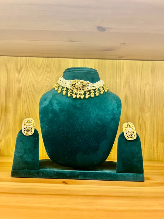 Off-White Pearl & Stone Choker Necklace Set