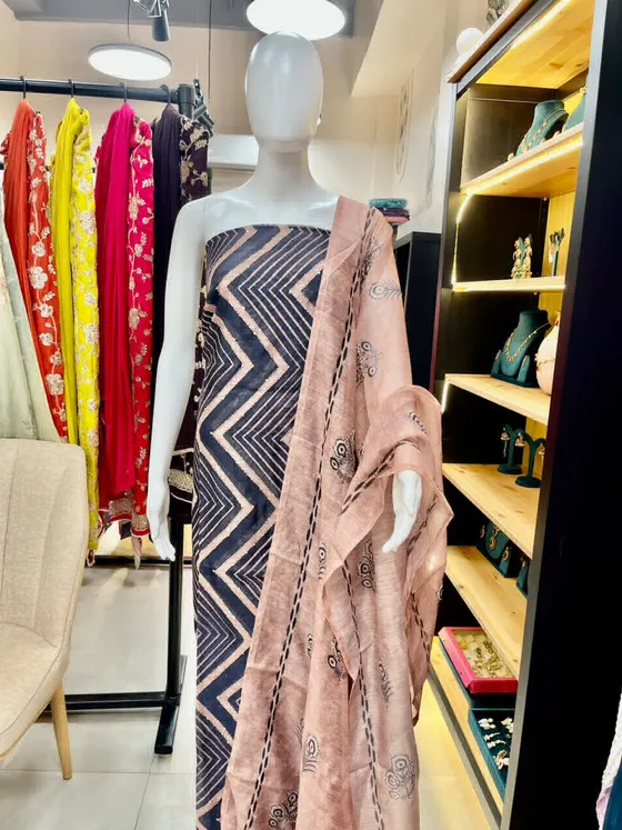 Navy Blue and Peach Printed Unstitched Dress Material (D453)