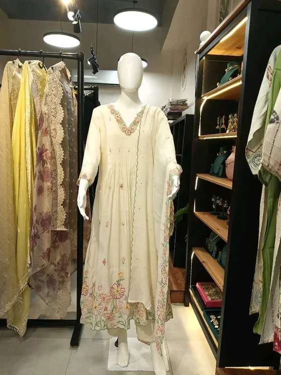 Off White Cotton Embroidered Kurta Set (R303)