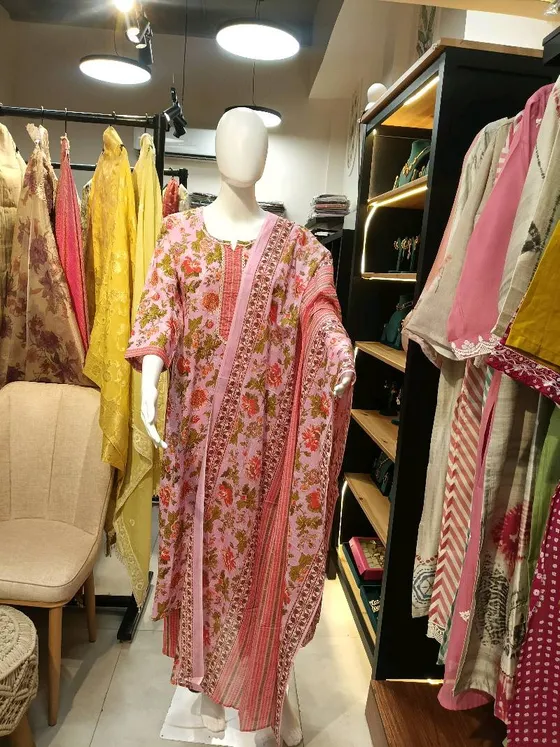 Pretty in pink! Delicate floral prints paired with a beautifully detailed dupatta R325